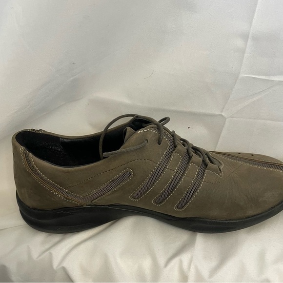 CLARKS Women’s Wave Olive Leather Lace Up Sneaker Shoe Size 8 - Picture 6 of 11